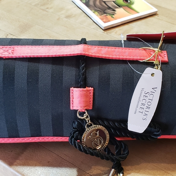 Victoria's Secret Handbags - NWT Victoria secret rollup makeup bag